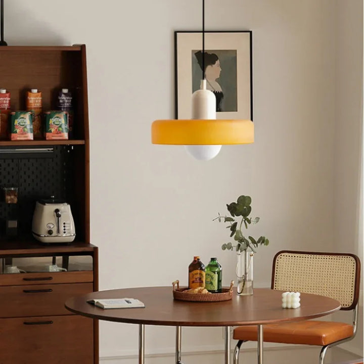 Stijlvolle glazen designlamp; ideale binnenverlichting met E27 fitting.