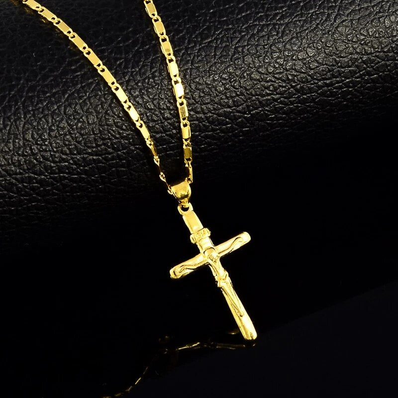 Glanzende gouden ketting, een stijlvol sieraad voor zowel dames als heren. Perfecte accessoire.