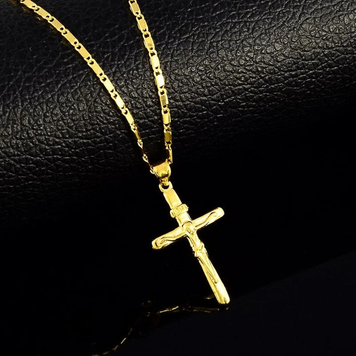 Glanzende gouden ketting, een stijlvol sieraad voor zowel dames als heren. Perfecte accessoire.