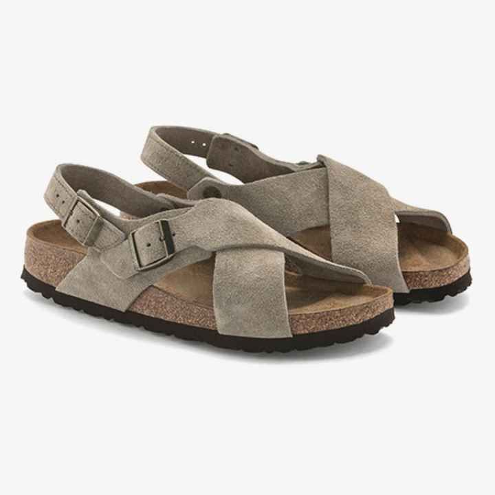 Elegante grijze suède kruisband sandalen voor dames, ideaal voor comfort en stijl bij elke gelegenheid.