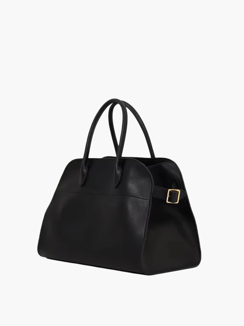 Elegante grote tas van veganistisch leer in zacht beige, ruim en stijlvol voor veelzijdig gebruik.