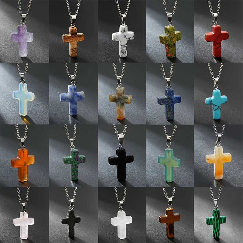 Elegante halsketting met kruis van natuurlijke edelstenen, spirituele sieraden die kracht en bescherming symboliseren.