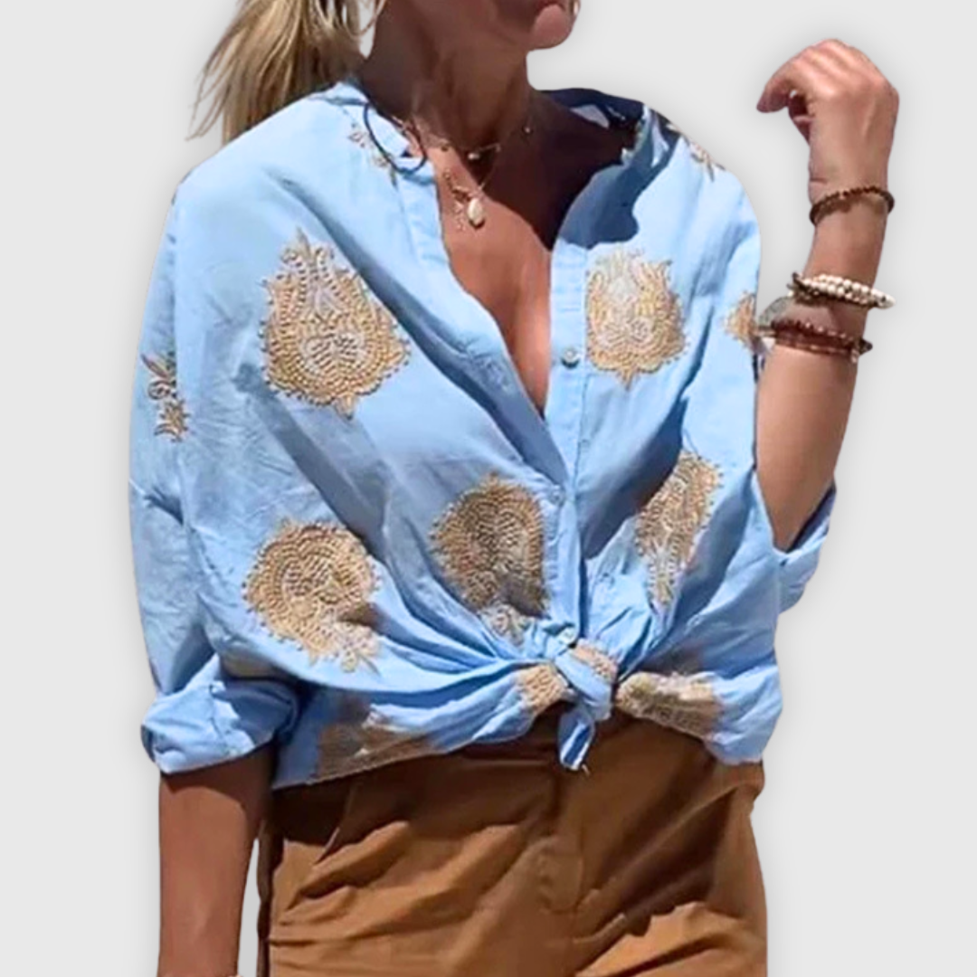 Elegante handgemaakte damesblouse in een tijdloos design, ademend en veelzijdig.