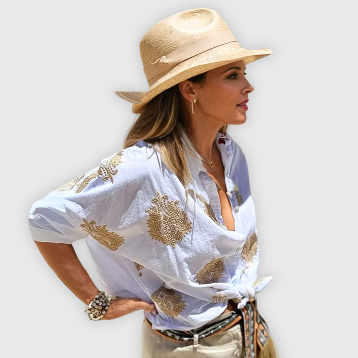 Elegante handgemaakte damesblouse in een tijdloos design, ademend en veelzijdig.