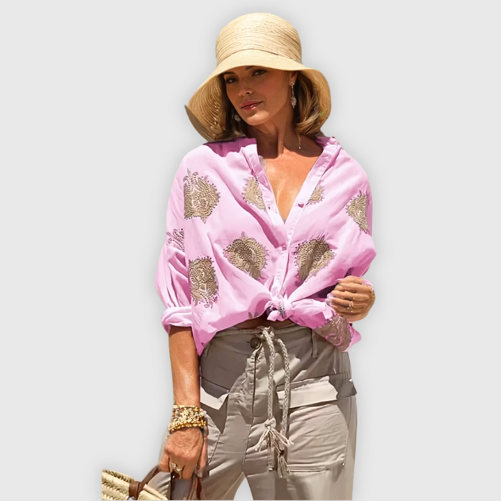 Elegante handgemaakte damesblouse in een tijdloos design, ademend en veelzijdig.