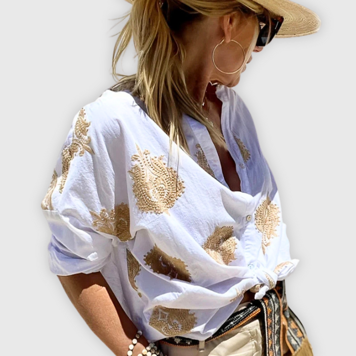 Elegante handgemaakte damesblouse in een tijdloos design, ademend en veelzijdig.