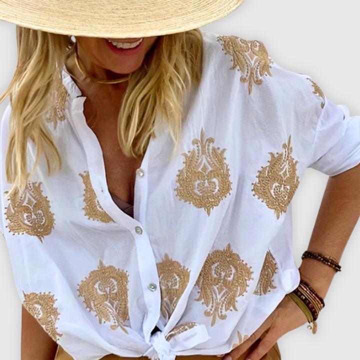 Elegante handgemaakte damesblouse in een tijdloos design, ademend en veelzijdig.