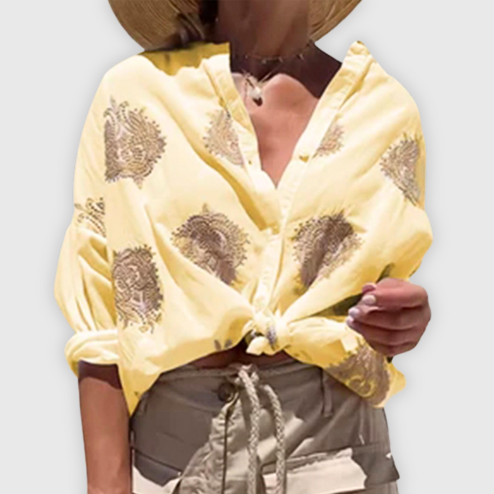 Elegante handgemaakte damesblouse in een tijdloos design, ademend en veelzijdig.