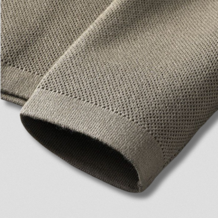 Elegant herenvest in beige, zacht materiaal, stijlvolle snit, comfortabel voor dagelijks gebruik en speciale gelegenheden.