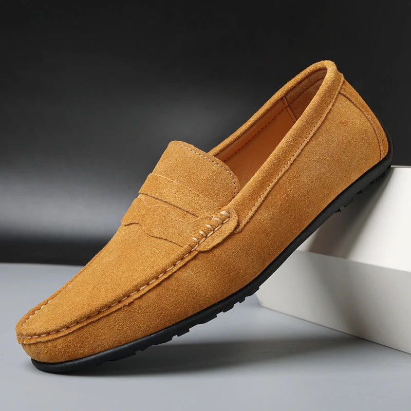 Elegante heren suède mocassins met gevoerde binnenzool, comfortabel slip-on design, veelzijdig te combineren.