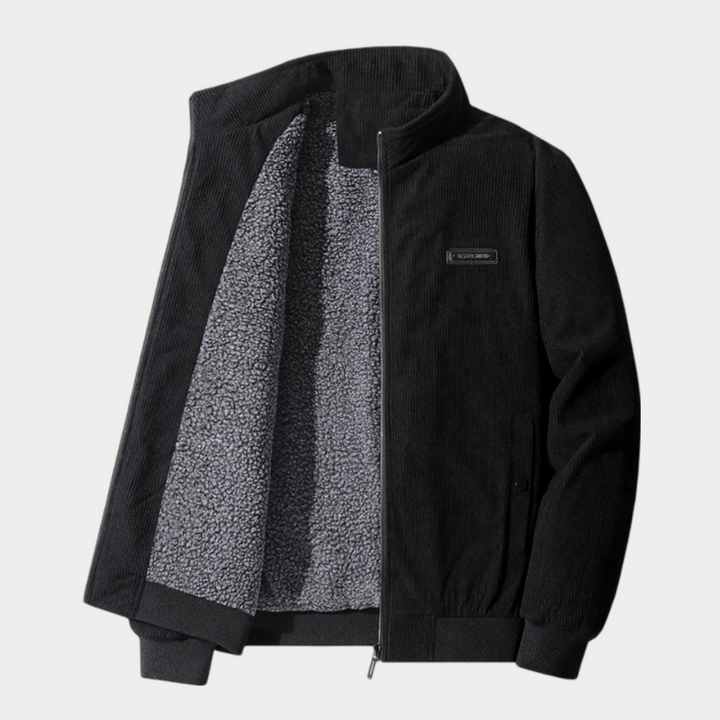 Elegante herenjas met opstaande kraag, modern design en praktische zijzakken, perfect voor koelere dagen.