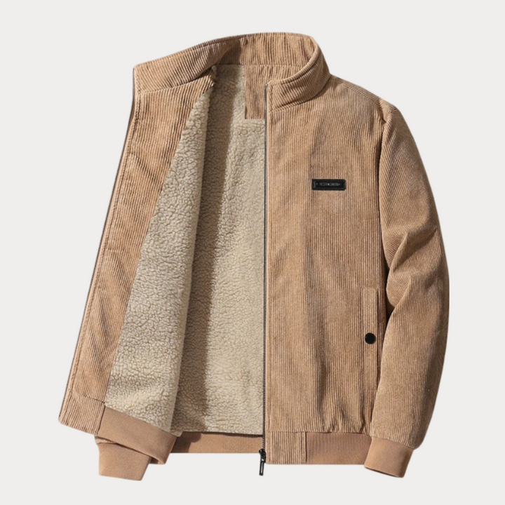Elegante herenjas met opstaande kraag, modern design en praktische zijzakken, perfect voor koelere dagen.