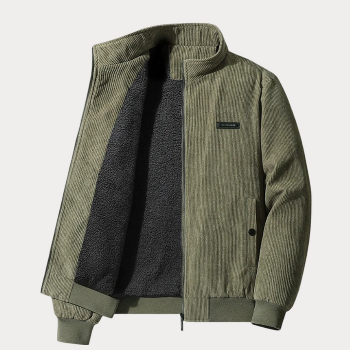 Elegante herenjas met opstaande kraag, modern design en praktische zijzakken, perfect voor koelere dagen.
