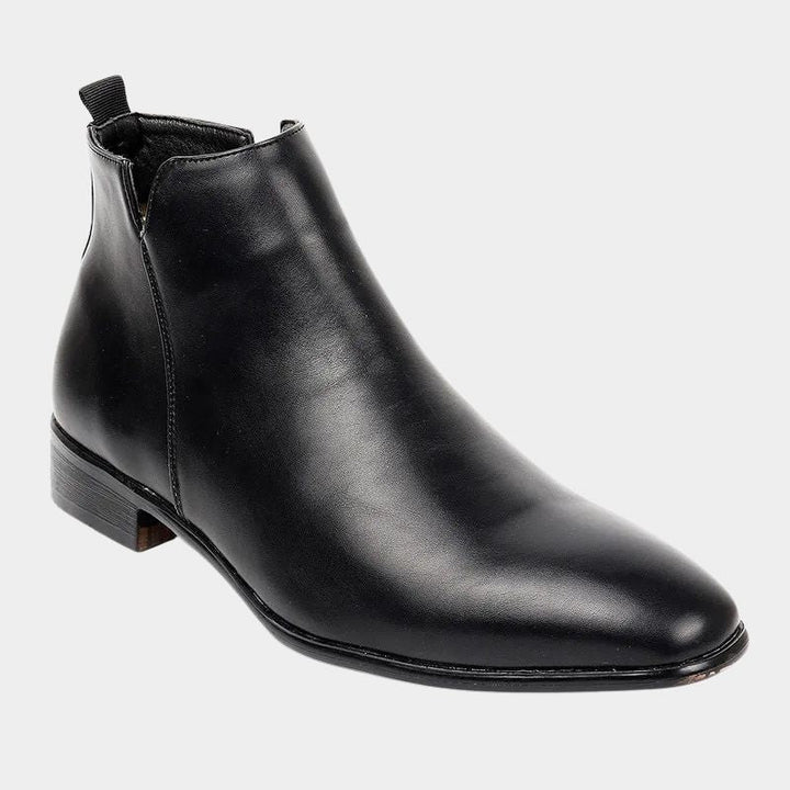 Elegante herenlaarzen in vintage design, bruine lederlook, slanke pasvorm, ergonomische zool voor hoog comfort.