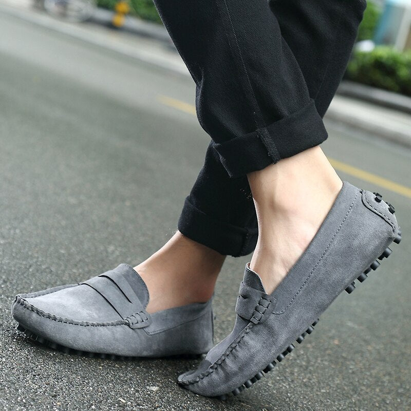 Bruine casual heren loafers, stijlvolle zomerse instappers die elegantie combineren met comfort.