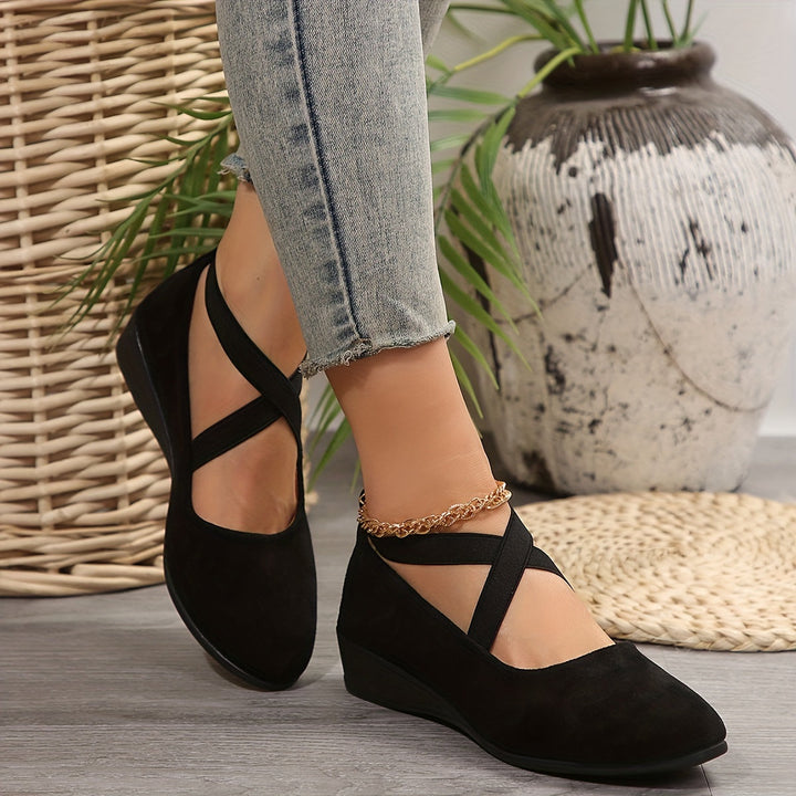 Elegante Karla dames sandalen met gekruiste elastische banden, lage sleehak en zachte zool, ideaal voor comfort de hele dag.