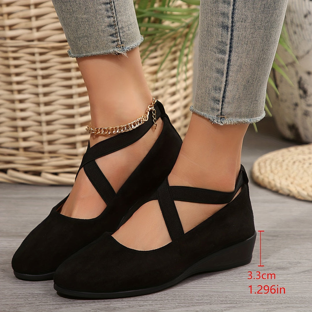 Elegante Karla dames sandalen met gekruiste elastische banden, lage sleehak en zachte zool, ideaal voor comfort de hele dag.
