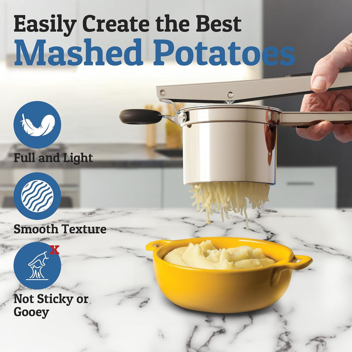 Elegante roestvrijstalen aardappelpers met antislip siliconen handgrepen voor moeiteloos persen en romige puree.