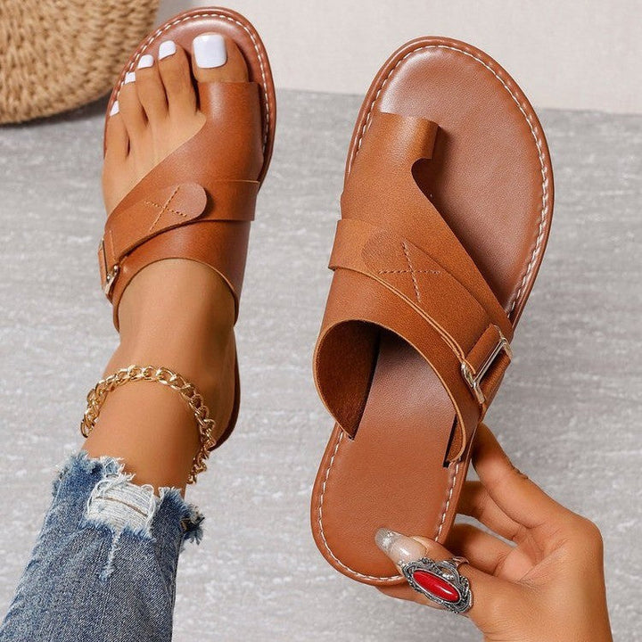 Elegante leren orthopedische sandalen voor dames, met verstelbare bandjes en een anatomisch voetbed voor optimaal draagcomfort.