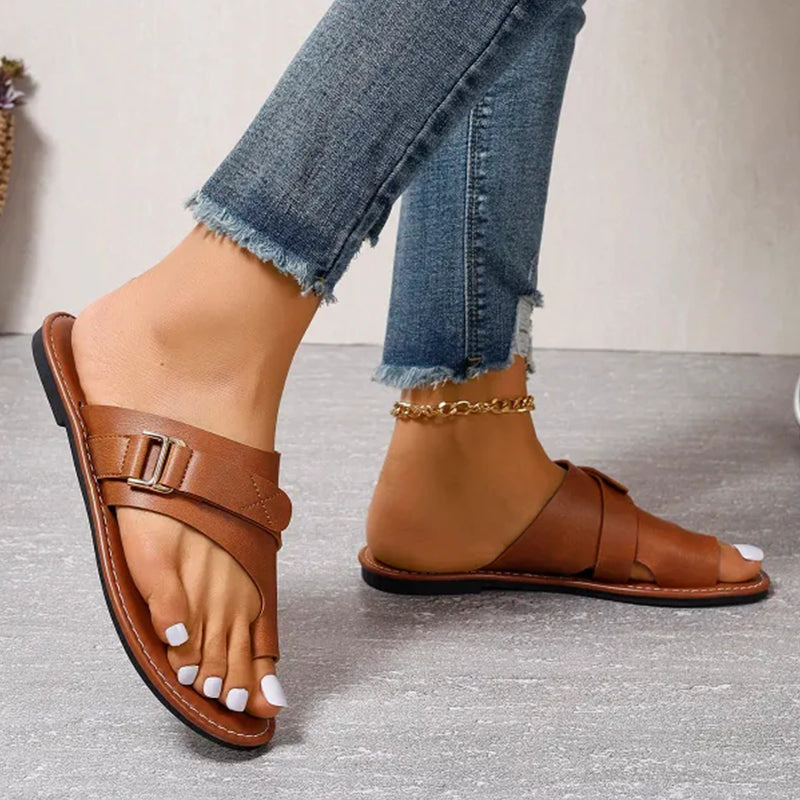 Elegante leren orthopedische sandalen voor dames, met verstelbare bandjes en een anatomisch voetbed voor optimaal draagcomfort.