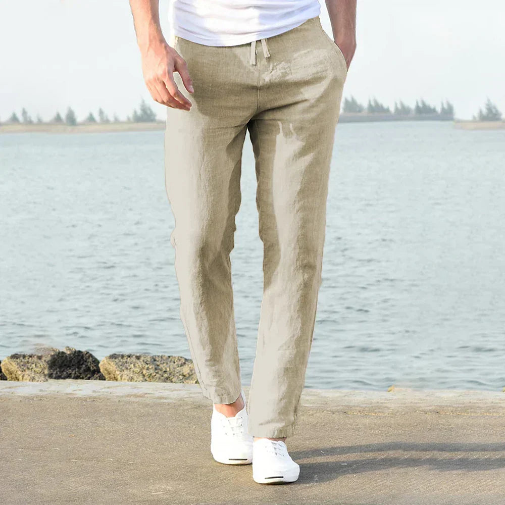 Stijlvolle, luchtige herenbroek met losse pasvorm. Ideaal als elegante zomerbroek voor casual en comfortabele herenmode.