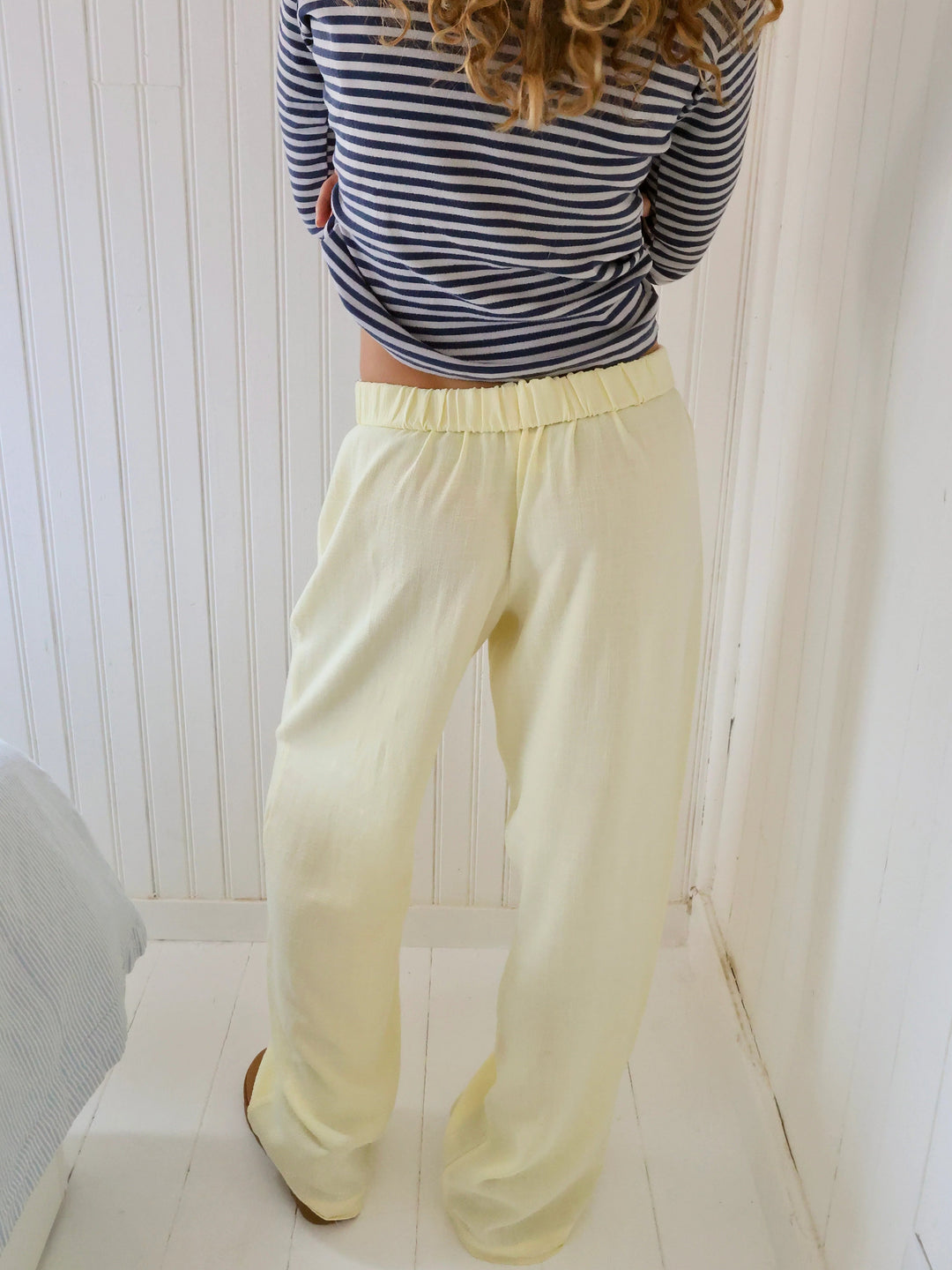 Fashionabele loungebroek in roze met brede pijpen voor ultiem comfort en stijl.