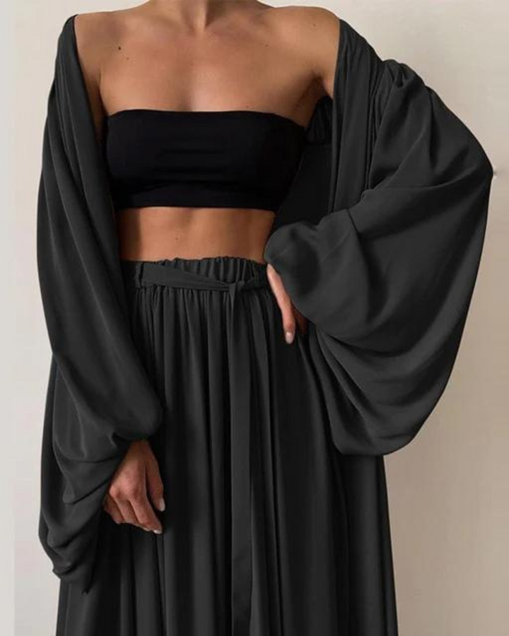 Stijlvolle zwarte driedelige katoenen zomeroutfit voor dames; veelzijdig en comfortabel voor elegantie en vrije tijd.