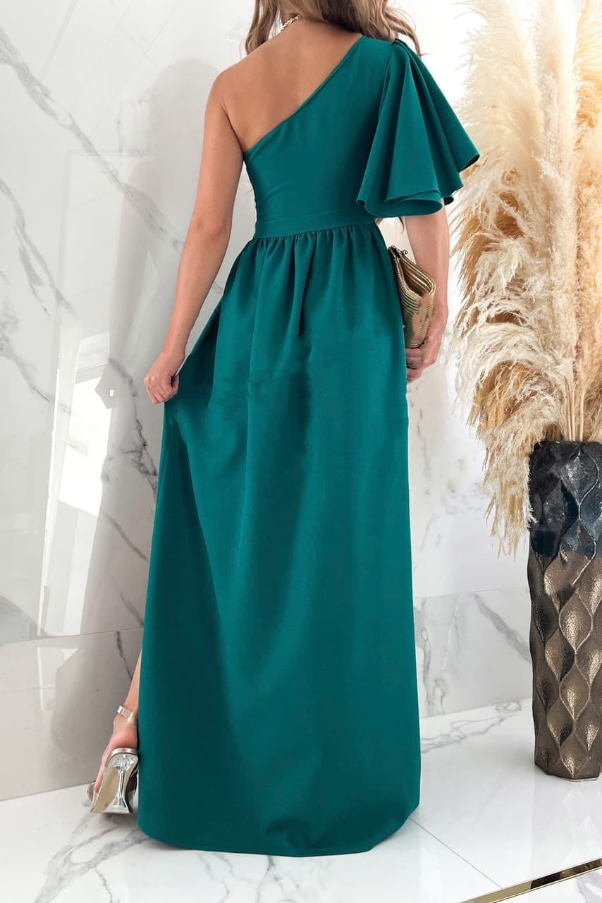 Stijlvolle lange feestjurk met one-shoulder design en verfijnde split. Ideaal voor dames.