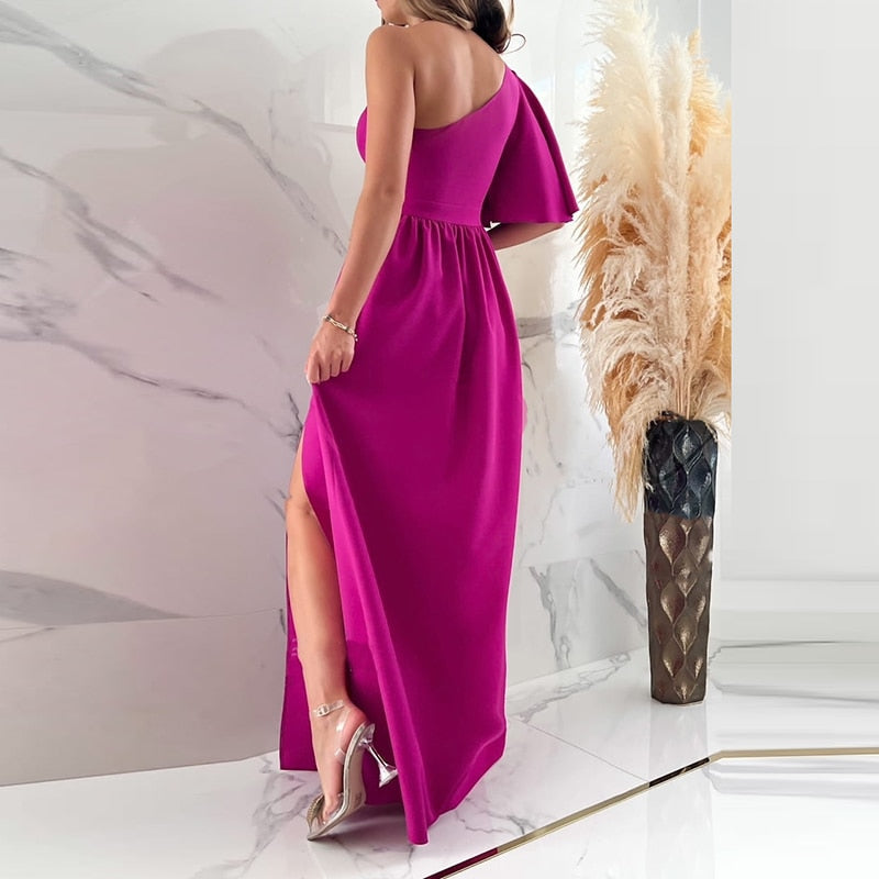Unieke one-shoulder gala jurk voor dames met stijlvolle split. Een must-have feestjurk.