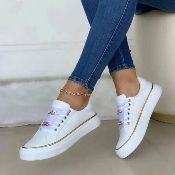 Close-up van de Comfort+ zooltechnologie van de orthopedische dames sneakers.