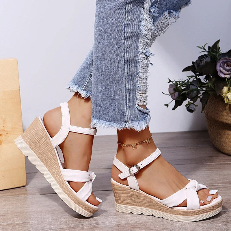 Elegante orthopedische sandalen voor dames met bandjesdesign en verstelbare gesp, ideaal voor zomermode.