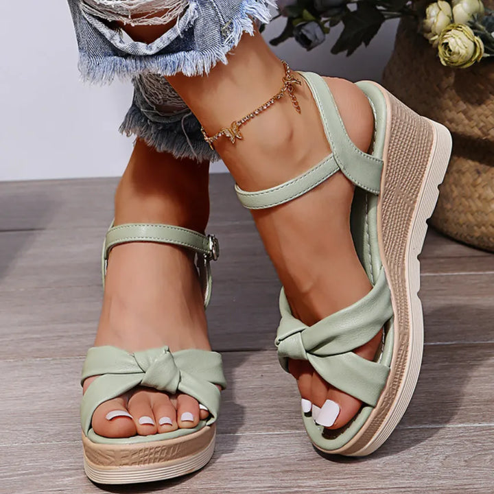 Elegante orthopedische sandalen voor dames met bandjesdesign en verstelbare gesp, ideaal voor zomermode.