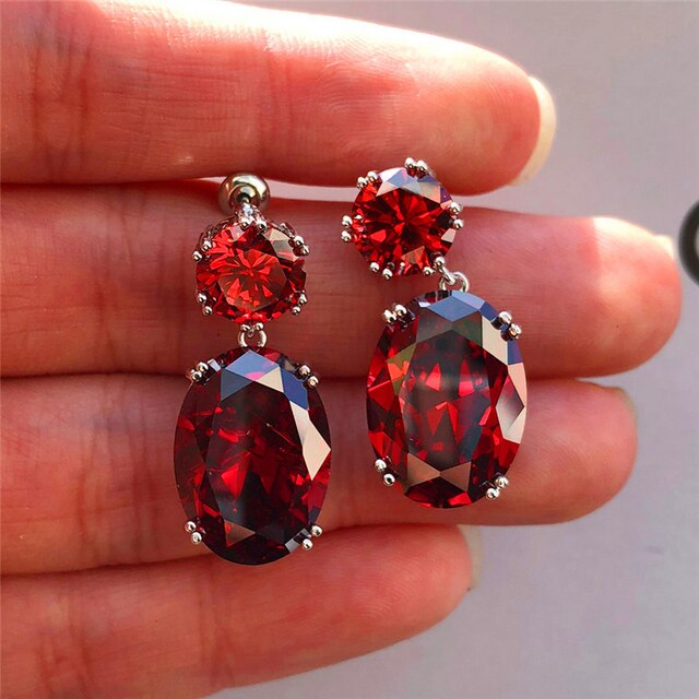 Dames oorbellen: ovaal design met schitterende zirkonia stenen, trendy en elegante sieraden voor elke gelegenheid.
