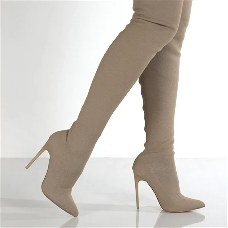 Elegante overknee stretch stiletto laarzen in zij-aanzicht, ideale damesmode voor trendy looks.