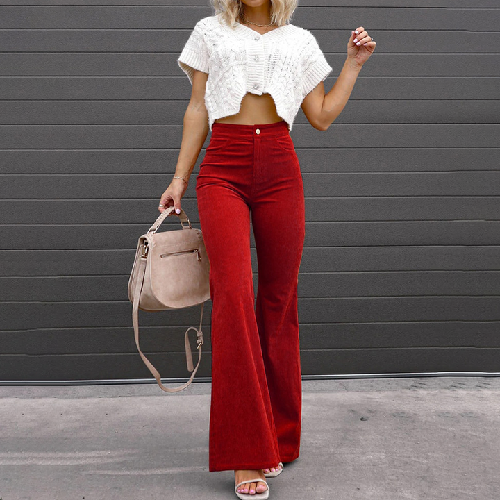 Dames flare broek met elegante uitlopende pijpen, accentueert vrouwelijke rondingen, verkrijgbaar in diverse kleuren zoals blauw en kaki, voor een stijlvolle look.