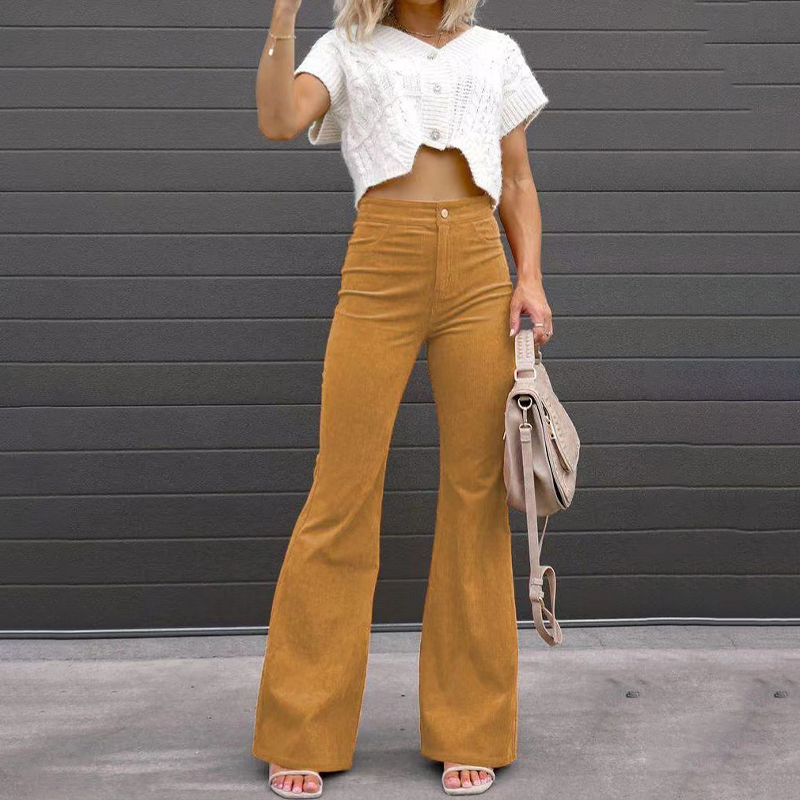 Dames flare broek met elegante uitlopende pijpen, accentueert vrouwelijke rondingen, verkrijgbaar in diverse kleuren zoals blauw en kaki, voor een stijlvolle look.