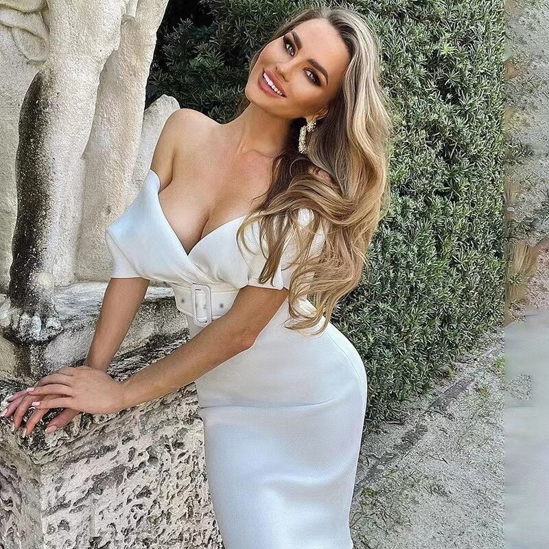 Comfortabele damesjurk met off-shoulder halslijn, een must-have in moderne vrouwenmode.