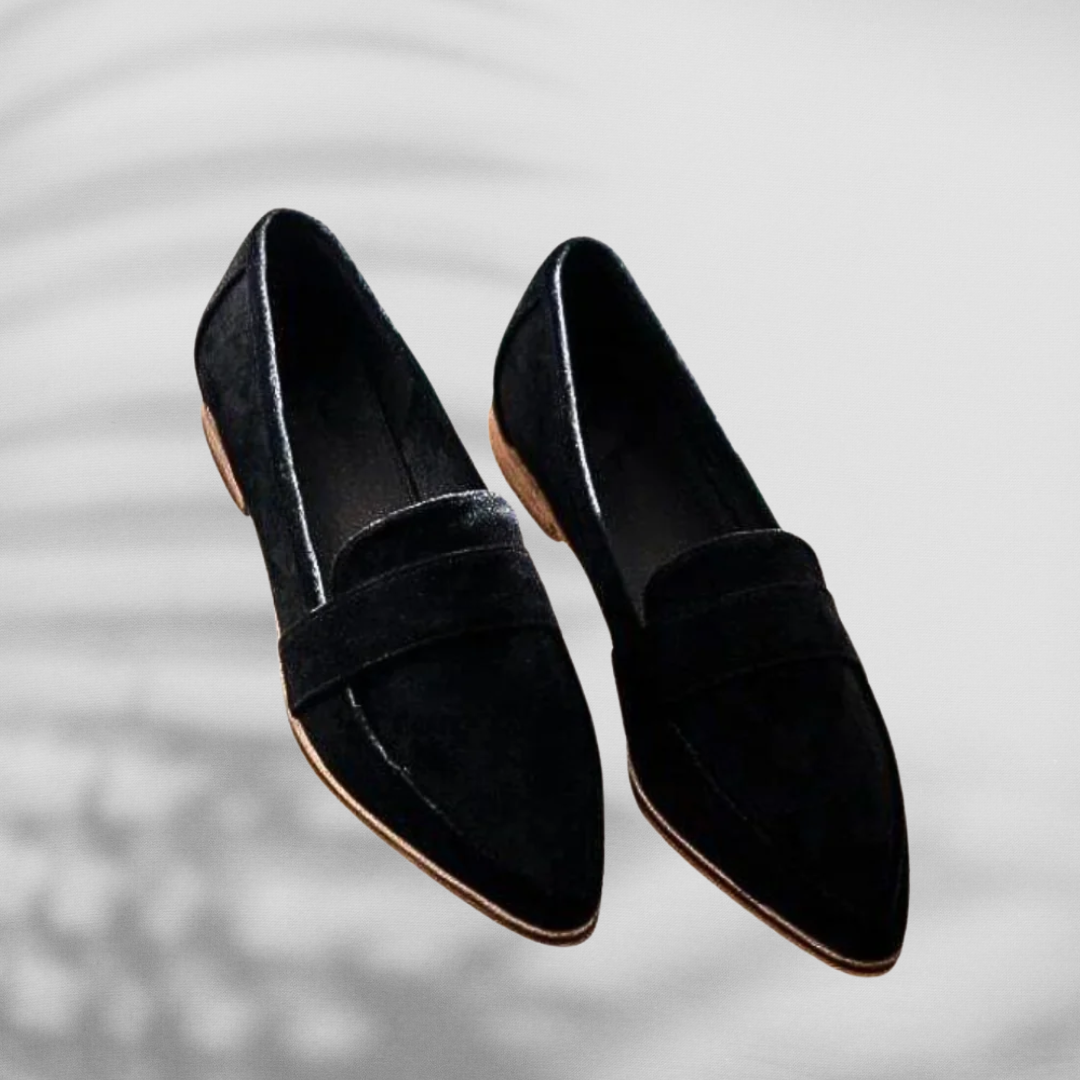 Elegante spitse suède damesloafers, zacht materiaal, ergonomisch voetbed, tijdloos design, antislipzool