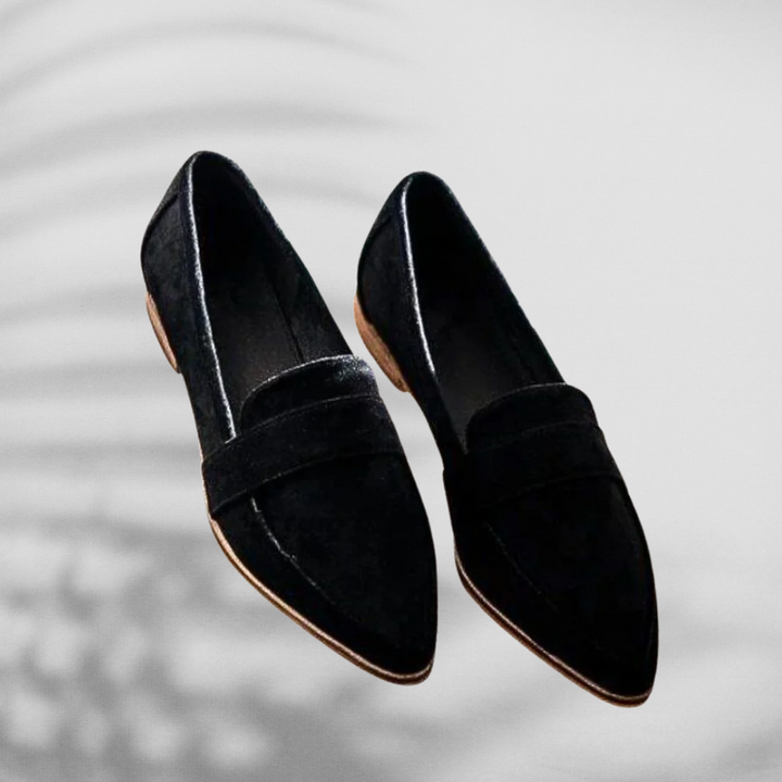 Elegante spitse suède damesloafers, zacht materiaal, ergonomisch voetbed, tijdloos design, antislipzool