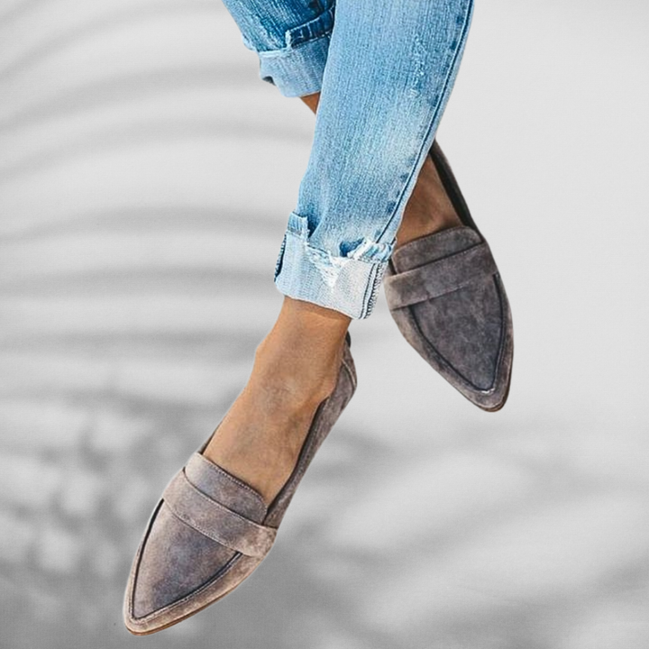 Elegante spitse suède damesloafers, zacht materiaal, ergonomisch voetbed, tijdloos design, antislipzool