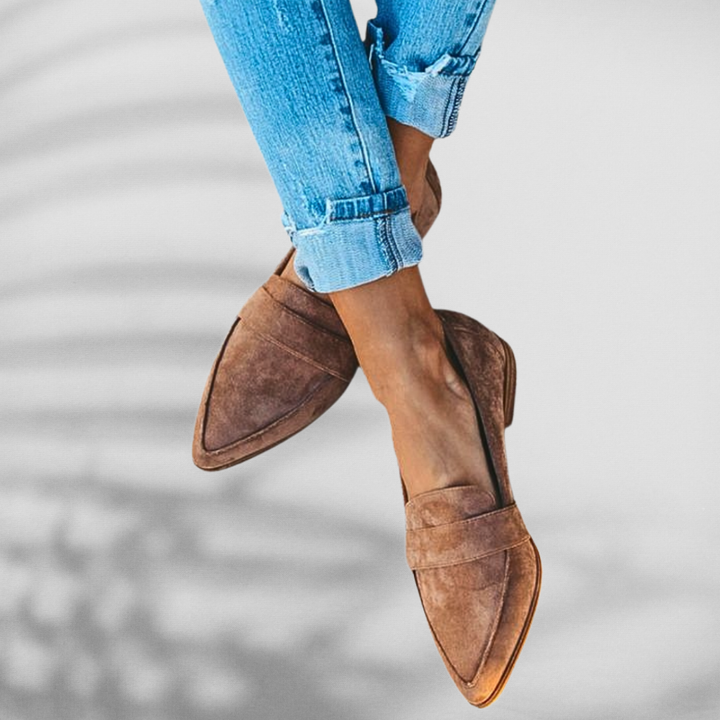Elegante spitse suède damesloafers, zacht materiaal, ergonomisch voetbed, tijdloos design, antislipzool