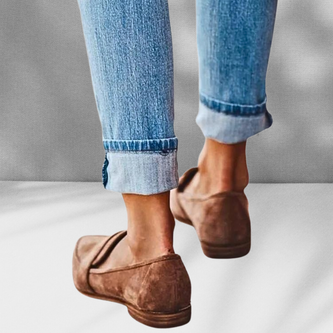Elegante spitse suède damesloafers, zacht materiaal, ergonomisch voetbed, tijdloos design, antislipzool
