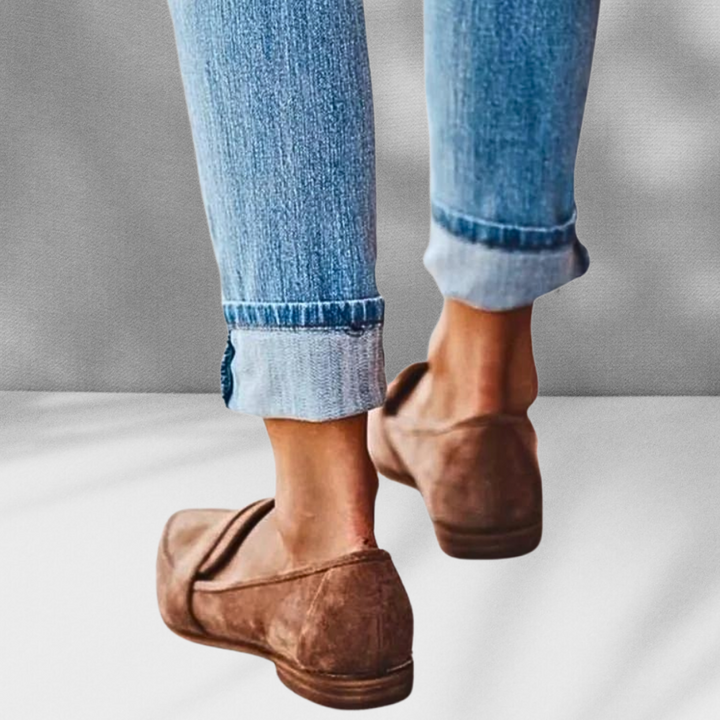 Elegante spitse suède damesloafers, zacht materiaal, ergonomisch voetbed, tijdloos design, antislipzool