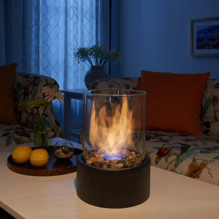 Elegante tafel bio-ethanol haard met modern design, draagbaar en ideaal voor een stijlvolle sfeer binnen en buiten.