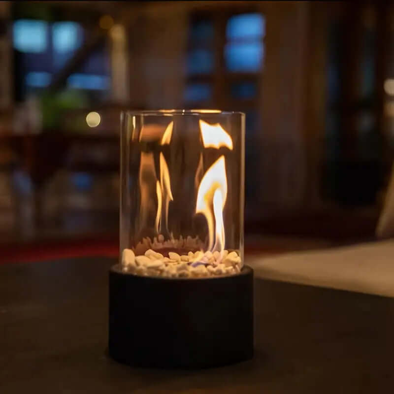 Elegante tafel bio-ethanol haard met modern design, draagbaar en ideaal voor een stijlvolle sfeer binnen en buiten.