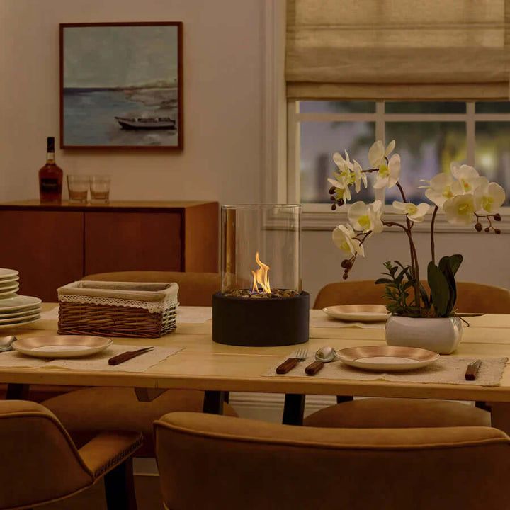 Elegante tafel bio-ethanol haard met modern design, draagbaar en ideaal voor een stijlvolle sfeer binnen en buiten.