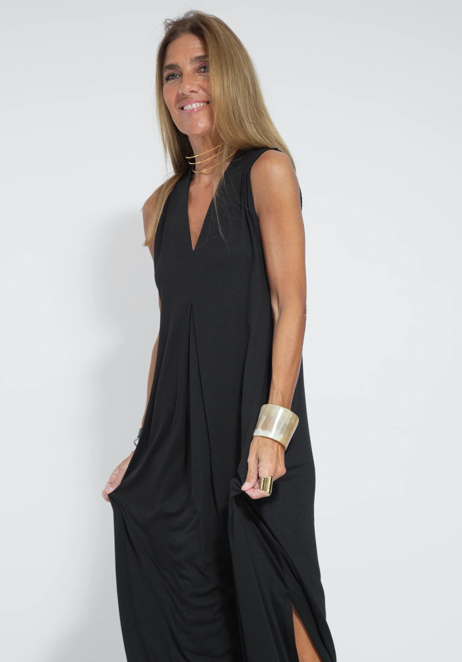 Complete tweedelige dames outfit: stijlvolle jurk en bijpassend vest voor een gecoördineerde look.