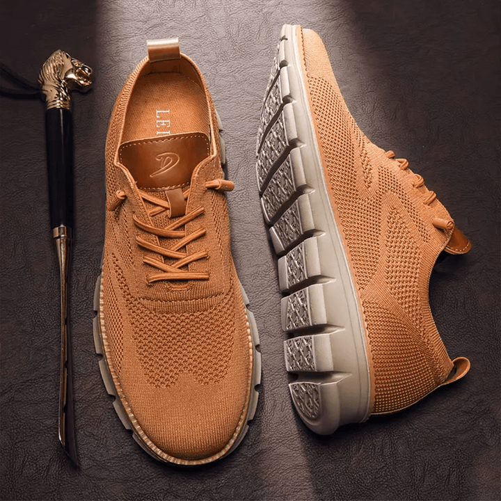 Elegante en ademende herenschoenen op een witte achtergrond, perfect voor veelzijdige gelegenheden en stijlvol comfort.