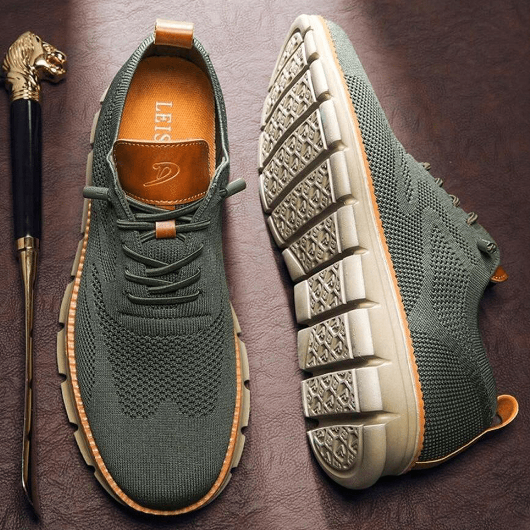 Elegante en ademende herenschoenen op een witte achtergrond, perfect voor veelzijdige gelegenheden en stijlvol comfort.