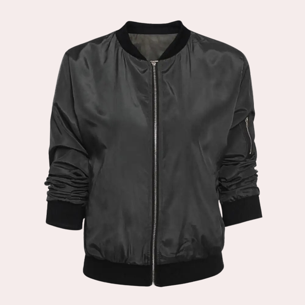 Elegante en lichtgewicht dames zomerjas in verschillende kleuren, veelzijdig te combineren voor elke gelegenheid.